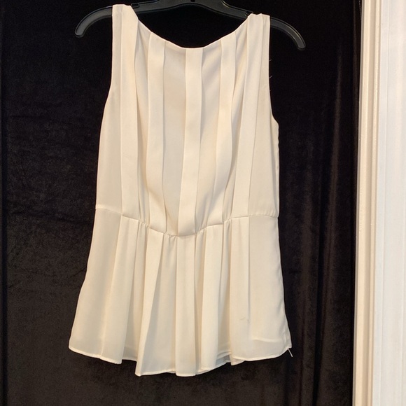 Banana Republic top, size 4, cinched waist, pleated tank top - Picture 5 of 9